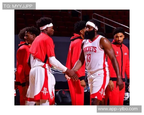 周琦与珀塞尔场上冲突升级双方互喷垃圾话险些爆发争斗 周琦与珀塞尔场上冲突升级双方互喷垃圾话险些爆发争斗